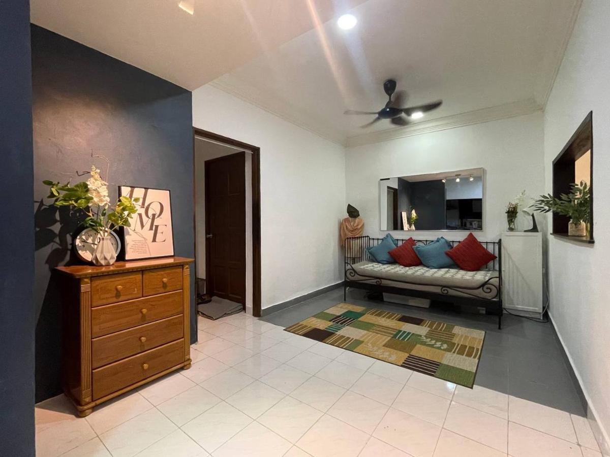 Homestay Laman Nuri, Kota Damansara Petaling Jaya Exterior photo
