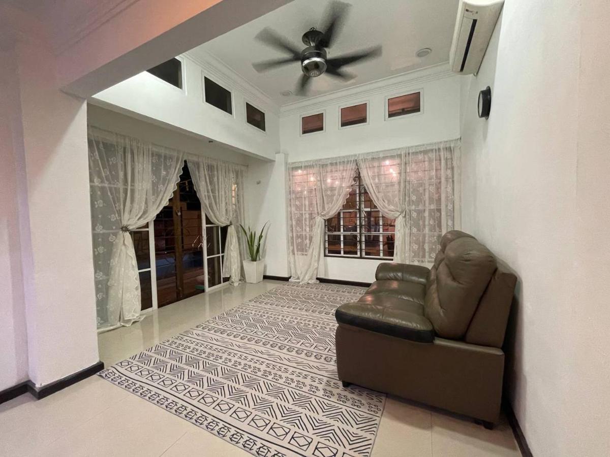 Homestay Laman Nuri, Kota Damansara Petaling Jaya Exterior photo